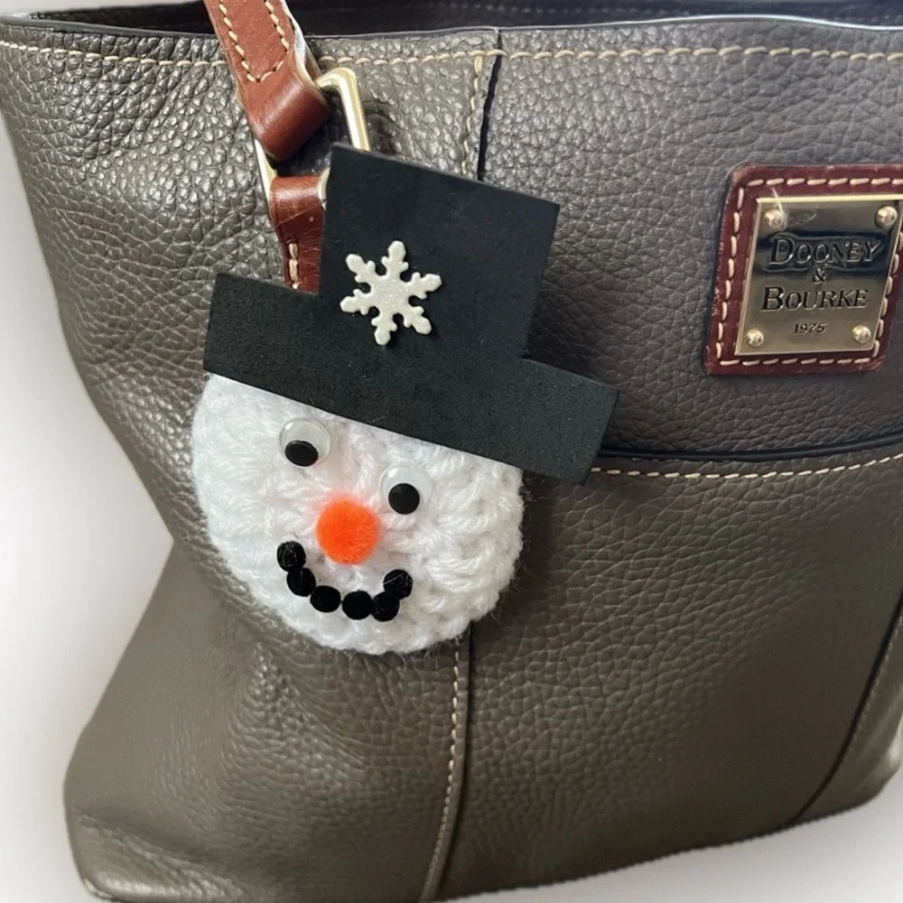 New 10 PC Set Christmas Holiday Winter Snowman Pin Clasp Bookbag Keychain Charm
